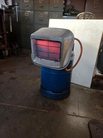 Gasverwarming in de werkplaats. 
Volle container 
 beschikbaar voor biedingen