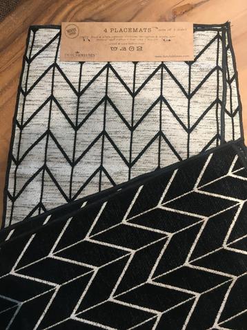 Placemats/Nieuw/4 stuks beschikbaar voor biedingen