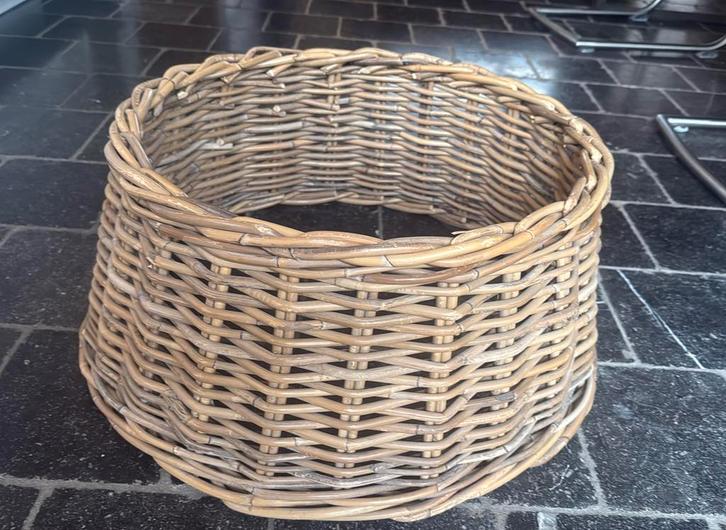 Rieten kerstboom rand, Huis en Inrichting, Woonaccessoires | Schalen en Manden, Zo goed als nieuw, Mand, Ophalen