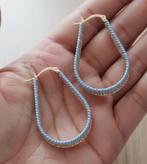 Vergulde hoepel in de vorm van een driekleurige U, Handtassen en Accessoires, Oorbellen, Hangers, Verzenden, Nieuw, Goud