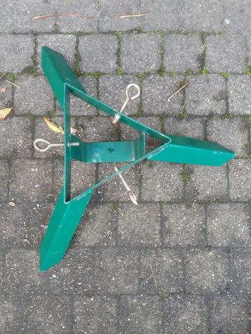 Kerstboomvoet beschikbaar voor biedingen