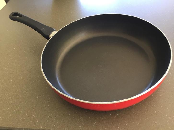 Pan braadpan dia 30cm, Huis en Inrichting, Keuken | Potten en Pannen, Nieuw, Kookpan of Snelkookpan, Ophalen of Verzenden