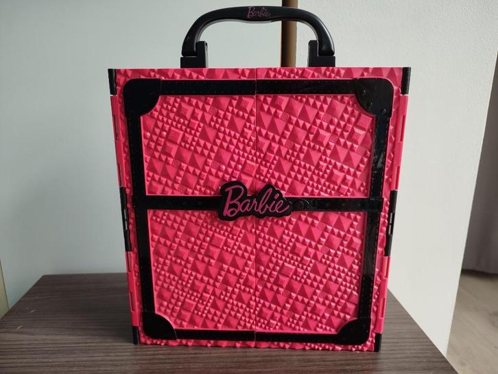 Barbie kleerkast, Kinderen en Baby's, Speelgoed | Poppenhuizen, Gebruikt, Accessoires, Ophalen of Verzenden