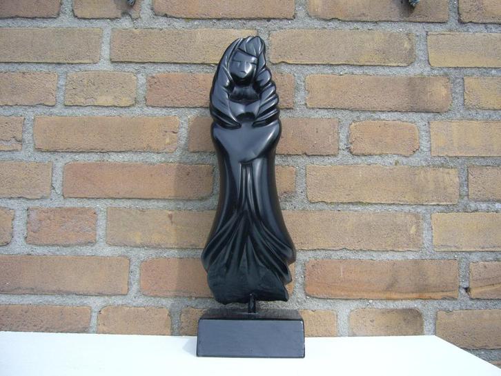 BEELD uit STEEN  --  "LADY in BLACK", Antiek en Kunst, Kunst | Beelden en Houtsnijwerken, Ophalen