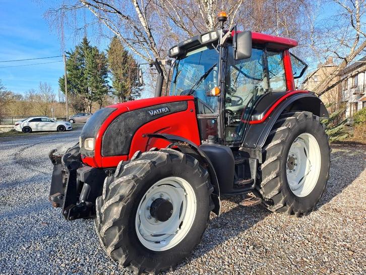 Valtra N121/5500 H / 2007 / suspension, Articles professionnels, Agriculture | Tracteurs, Enlèvement