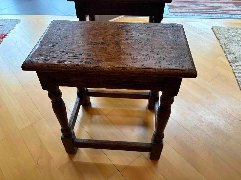 Lot de 2 tabourets en chêne massif, Enlèvement, Comme neuf, Bois