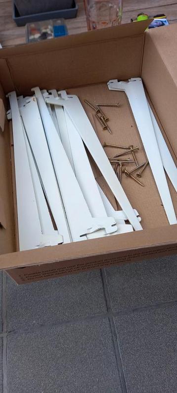 Ijzeren haken en vijzen beschikbaar voor biedingen