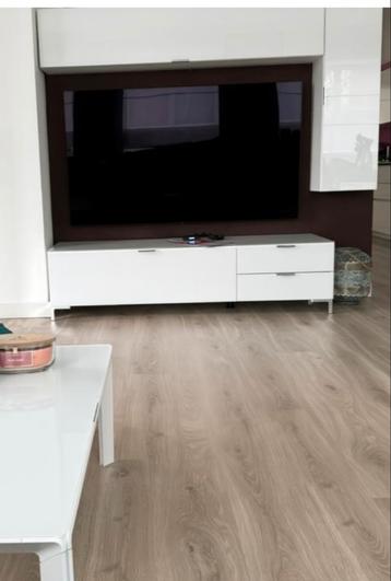Modern wit TV meubel met opbergruimte beschikbaar voor biedingen