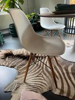 Eames DSW plastic chair, Huis en Inrichting, Stoelen, Design klassieker, Wit, Zo goed als nieuw, Vijf, Zes of meer stoelen