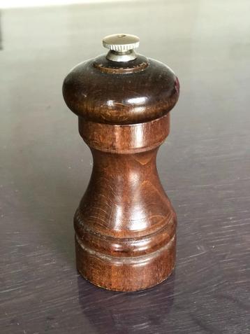Houten pepermolen klein beschikbaar voor biedingen