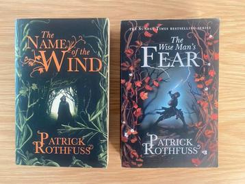 Patrick Rothfus - The Name of the Wind & The Wise Man’s Fear beschikbaar voor biedingen
