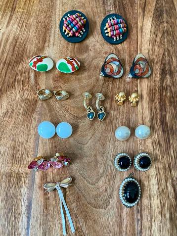 Boucles d'oreilles vintage et autre bijoux  disponible aux enchères