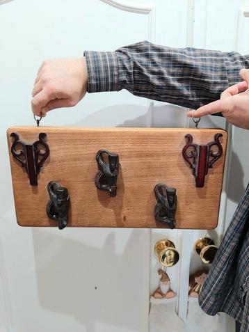 Houten kapstok beschikbaar voor biedingen