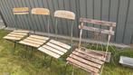 Oude klapstoeltjes + 2 metalen ophangbloembaken., Tuin en Terras, Ophalen