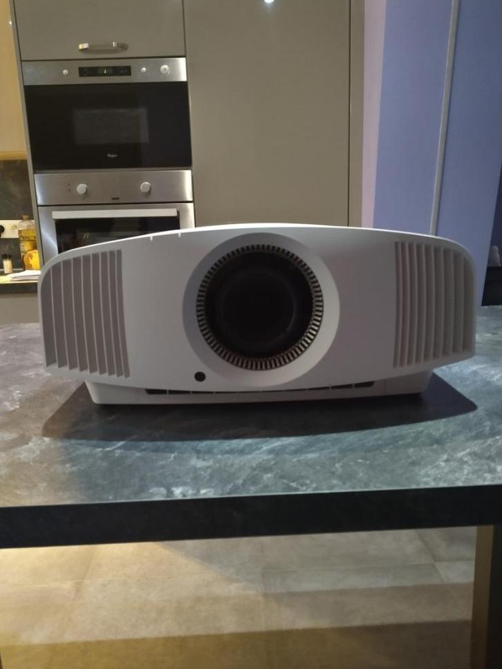 Sony VPL-XW590ES native 4k Beamer Garantie + nieuwe lamp, Audio, Tv en Foto, Beamers, Zo goed als nieuw, Overige technologie, Ultra HD (4K)