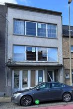 OPBRENGSTEIGENDOM TE KOOP MET RUIME GARAGES IN OOSTENDE, Immo, Huizen en Appartementen te koop, Tot 200 m², 2 kamers, Oostende