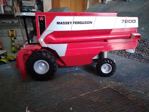 Massey Ferguson 7200 Britains oogstmachine 1998, Hobby en Vrije tijd, Modelauto's | 1:32, Gebruikt, Tractor of Landbouw, Britains