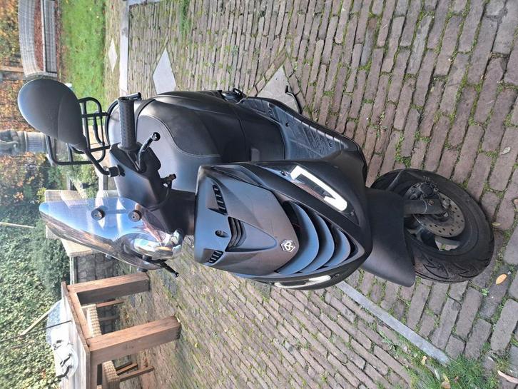 Piaggio zip 2015, Fietsen en Brommers, Scooters | Piaggio, Zo goed als nieuw, Zip, Ophalen of Verzenden