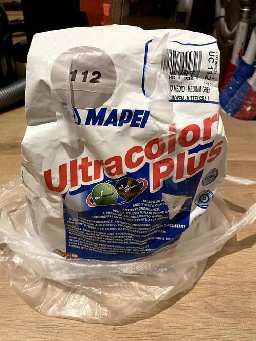 Voegmortel Mapei ultracolor plus - kleur: 112 'medium grijs', Doe-het-zelf en Bouw, Tegels, Gebruikt, Ophalen