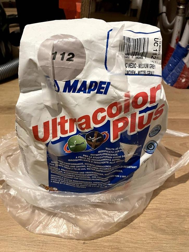 restpartij voegmortel Mapei ultracolor plus 112 medium grey, Doe-het-zelf en Bouw, Tegels, Gebruikt, Ophalen