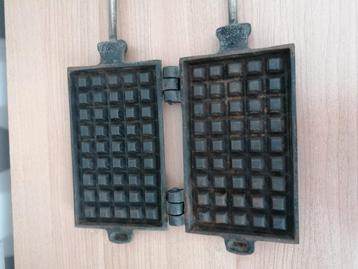 Antiek oud wafelijzer. Decoratief. L 56 cm.  beschikbaar voor biedingen