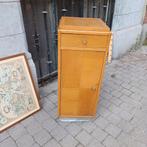Kleine hoge houten kast om op te frissen, Huis en Inrichting, Kasten | Overige, Zo goed als nieuw