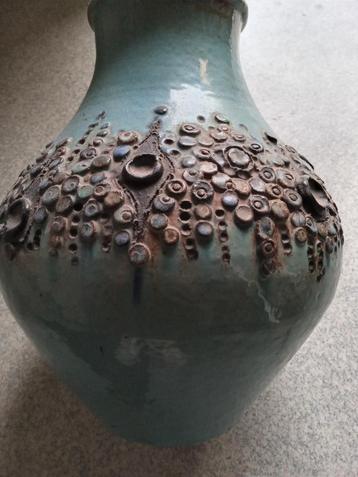 Grand vase bleu en céramique spécial