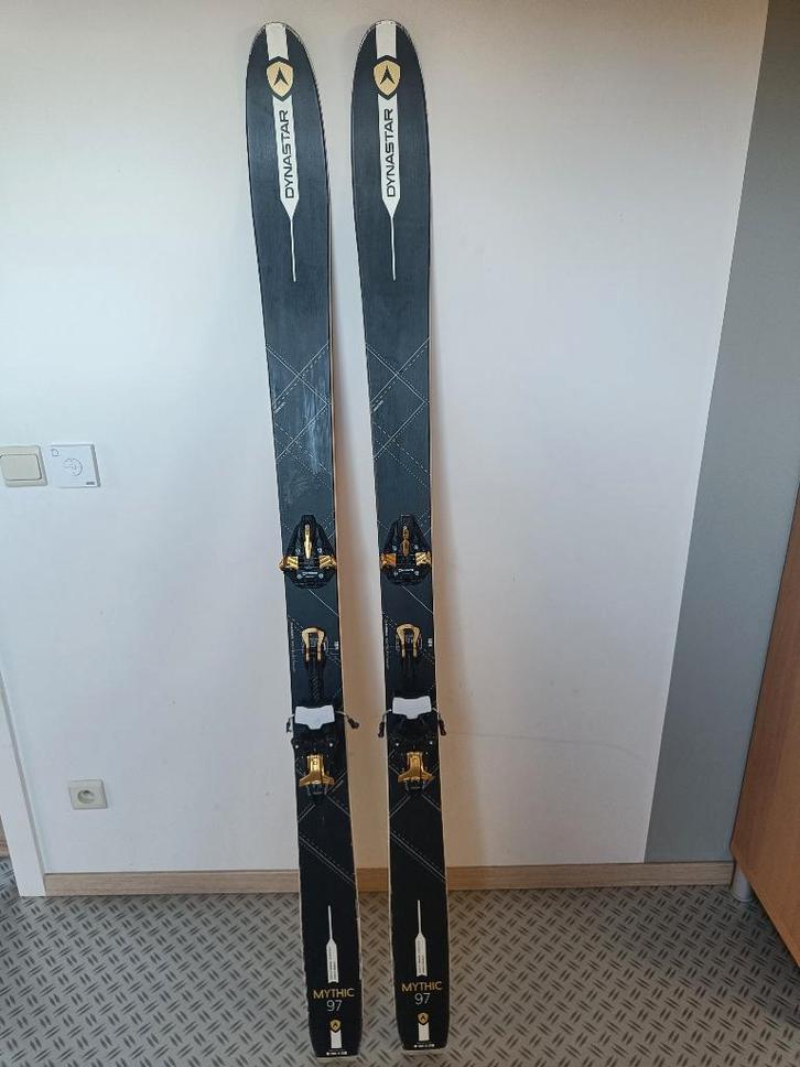 Ski: Dynastar Mythic 97 + Marker Kingpin 10 + vellen ZAG, Sport en Fitness, Skiën en Langlaufen, Gebruikt, Ski's, Ski, Overige merken