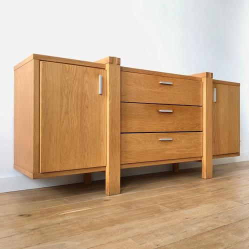 90S BRUTALIST OAK SIDEBOARD, Maison & Meubles, Armoires | Dressoirs, Utilisé, 150 à 200 cm, 25 à 50 cm, Avec tiroir(s), Avec porte(s)