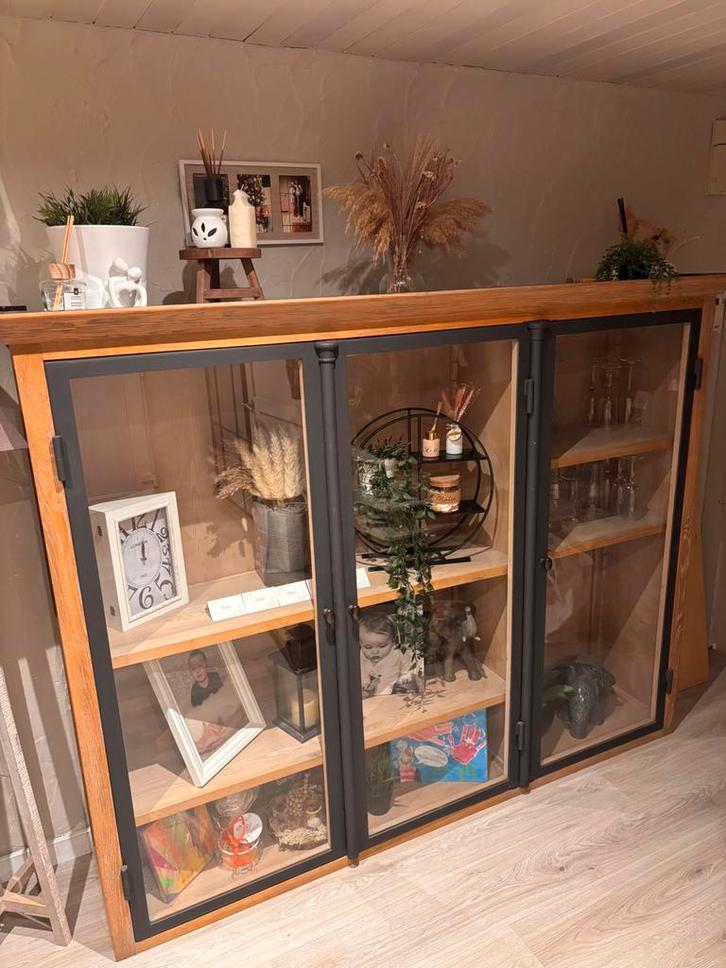 Industriële vintrinekast, Huis en Inrichting, Kasten | Vitrinekasten, Zo goed als nieuw, Metaal, Ophalen