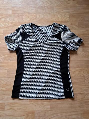 Nieuwe t-shirt, maat M. beschikbaar voor biedingen