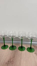4 kleine glaasjes op een groen, lang voetje ., Enlèvement ou Envoi, Comme neuf
