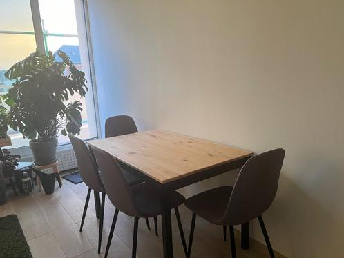 Table IKEA aves chaises JYSK, Maison & Meubles, Tables | Tables à manger, Comme neuf, Quatre personnes, Enlèvement