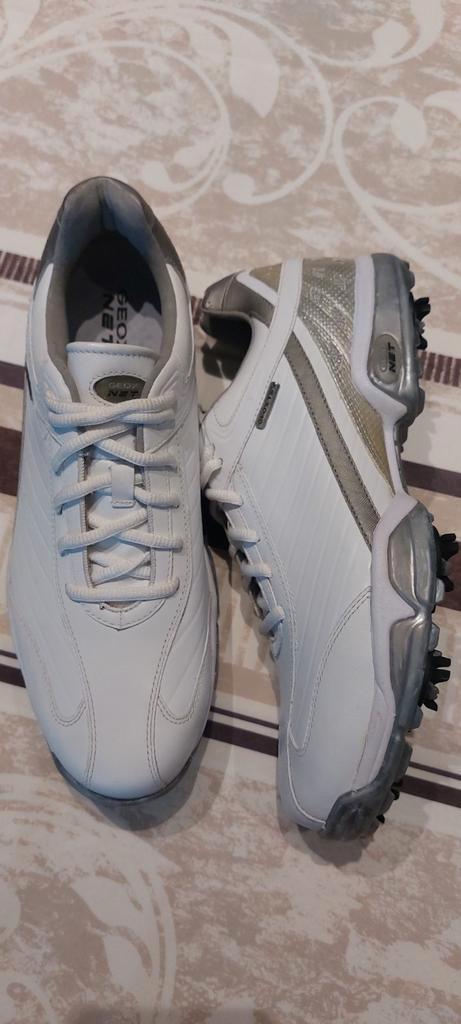 Chaussures de golf blanches, Geox, 43, neuves, Sports & Fitness, Golf, Neuf, Chaussures, Autres marques, Enlèvement ou Envoi