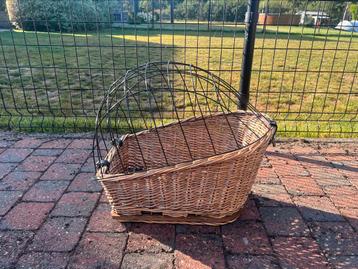 Hondenmand beschikbaar voor biedingen