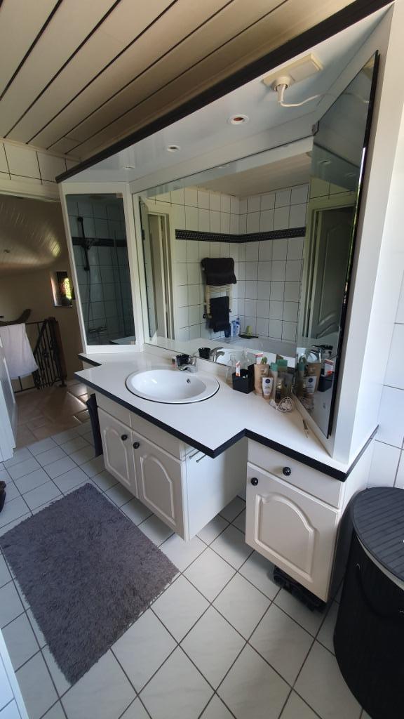 badkamer met bad speciaal om in te douchen, Huis en Inrichting, Badkamer | Complete badkamers, Zo goed als nieuw, Met bad, Ophalen