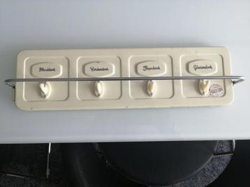 KEUKENREKJE - JAREN ' 50 beschikbaar voor biedingen