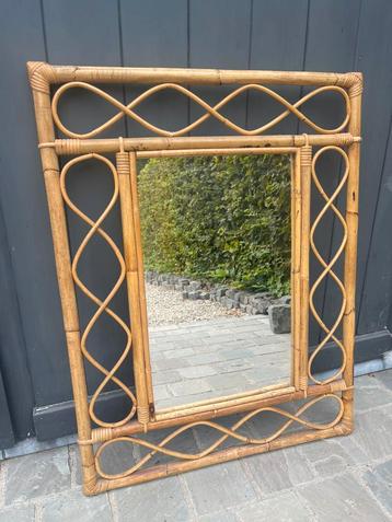 Spiegel vintage beschikbaar voor biedingen