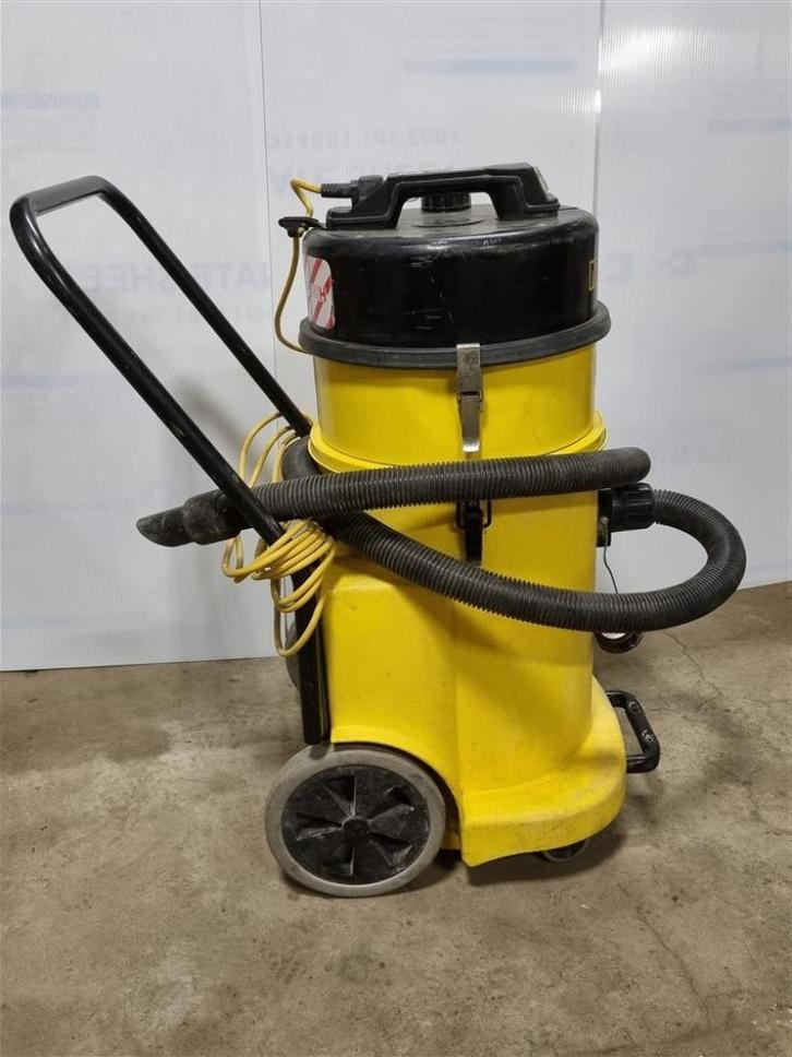 Numatic industriële stofzuiger - ook gevaarlijke stoffen, Doe-het-zelf en Bouw, Reinigingsmachines, Gebruikt, Ophalen