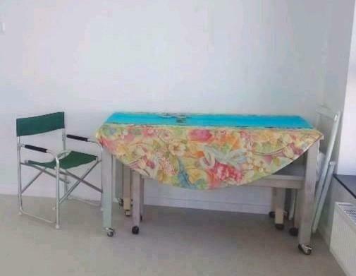 Belle et robuste table en bois  massif couleur miel, Maison & Meubles, Tables | Tables à manger, Utilisé, 50 à 100 cm, 100 à 150 cm