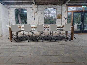 Grote boerentafel met 12 design stoelen  beschikbaar voor biedingen