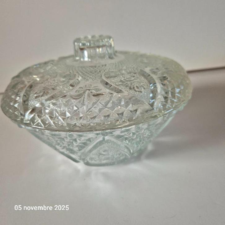 Grande bonbonnière sucrier drageoir en verre travaillé, Antiquités & Art, Antiquités | Verre & Cristal, Envoi