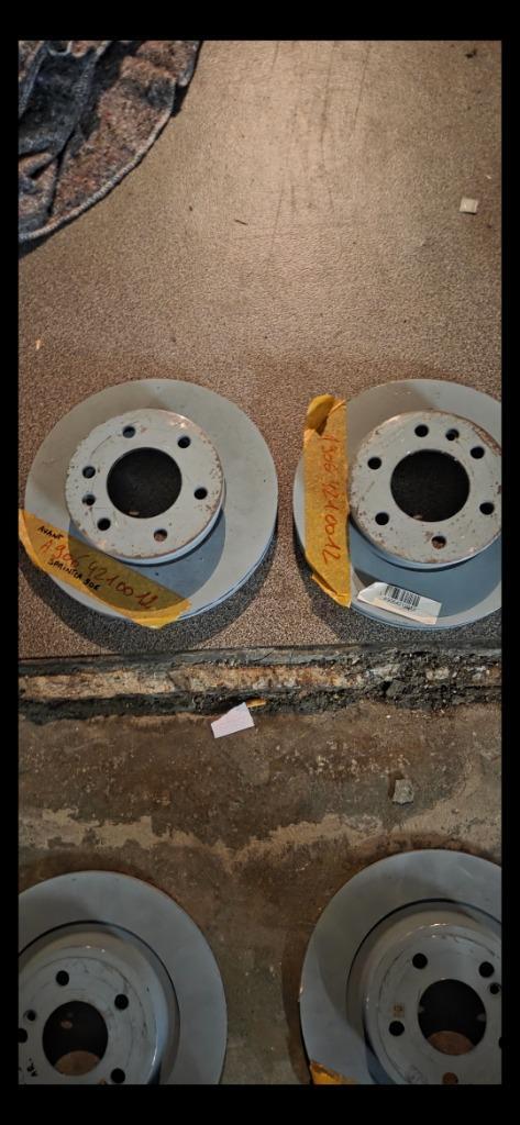 DISQUES DE FREIN AVANT MERCEDES SPRINTER  2006, Auto-onderdelen, Remmen en Aandrijving, Mercedes-Benz, Nieuw, Ophalen
