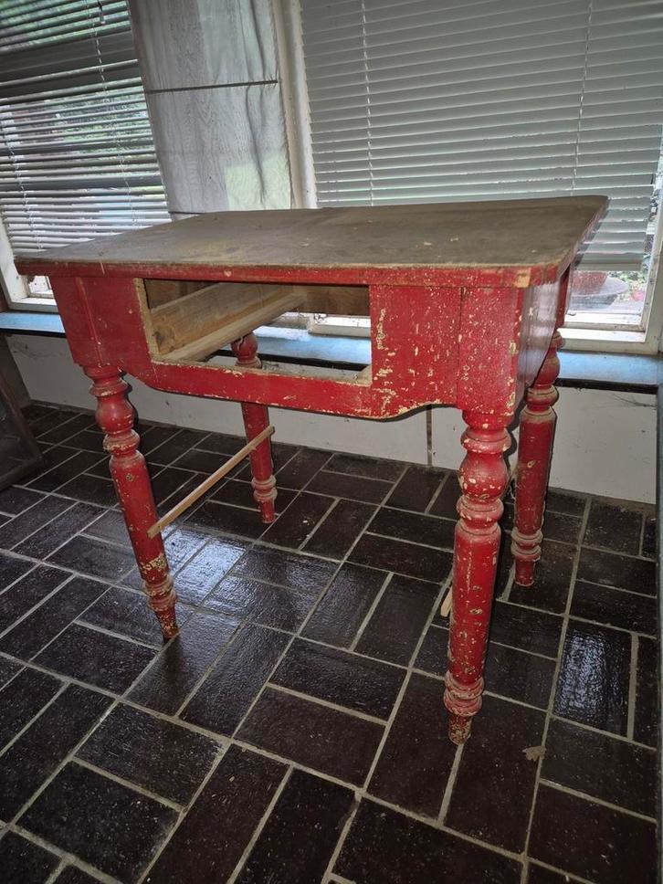 Antieke tafel in rode patina – rond 1900, Antiek en Kunst, Antiek | Meubels | Tafels, Ophalen