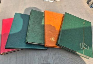 5 mooie postzegelalbums-15 dubbele zwarte bladz + zegels beschikbaar voor biedingen