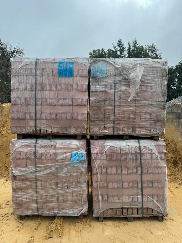 Nelissen Wijnegem bouwstenen uit de Tweede Wereldoorlog, Doe-het-zelf en Bouw, Metselstenen, Zo goed als nieuw, Bakstenen, Ophalen