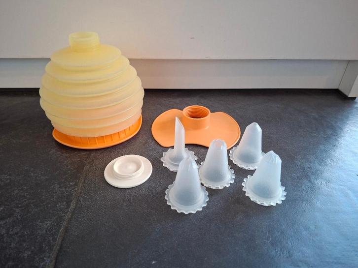 Spuitfles + 5 mondjes Tupperware, zo goed als nieuw, Huis en Inrichting, Keuken | Tupperware, Zo goed als nieuw, Beker of Kan