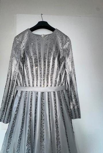 Elegante feestjurk beschikbaar voor biedingen