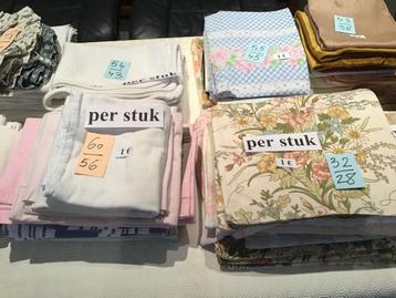 100 verschillende stukken stof (kussenslopen) beschikbaar voor biedingen