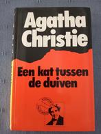 Agatha Christie - Een kat tussen de duiven, Boeken, Ophalen of Verzenden, Gelezen